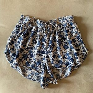 White and blue floral American Eagle linen shorts